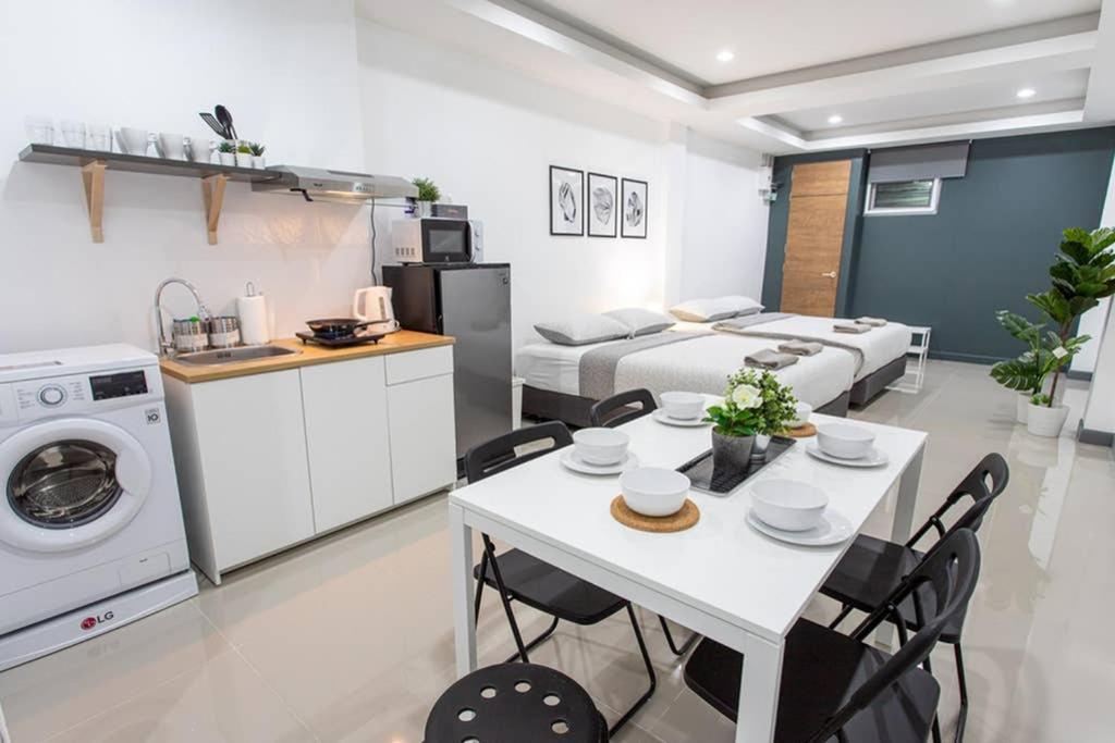 P1 Silom Pan Large Room Full Kitchen Wifi 4-6Pax Bangkok Zewnętrze zdjęcie