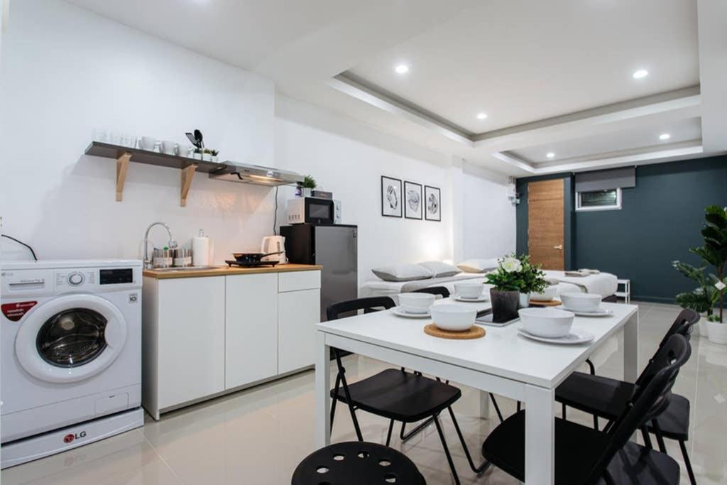 P1 Silom Pan Large Room Full Kitchen Wifi 4-6Pax Bangkok Zewnętrze zdjęcie